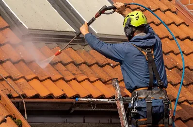 Démoussage et hydrofuge de toiture à Marat